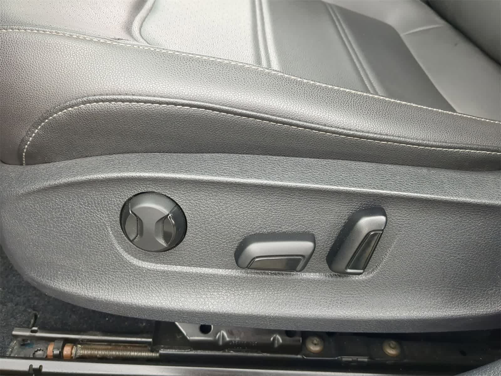 Thumbnail: 2022 Volkswagen Passat - 18