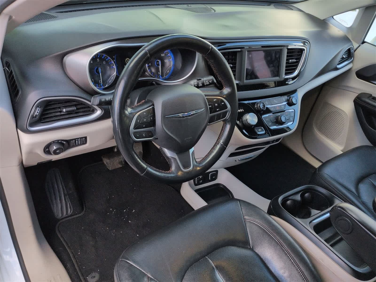 Thumbnail: 2020 Chrysler Pacifica - 10