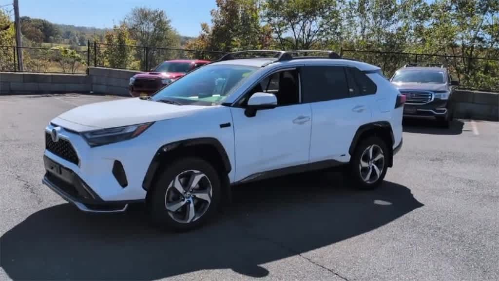 2022 Toyota RAV4 Prime SE photo 2