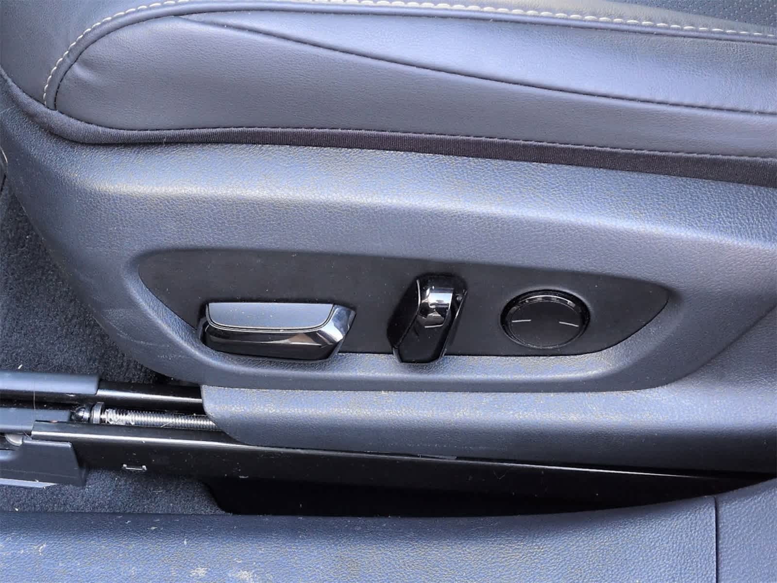 Thumbnail: 2025 Lexus ES - 18