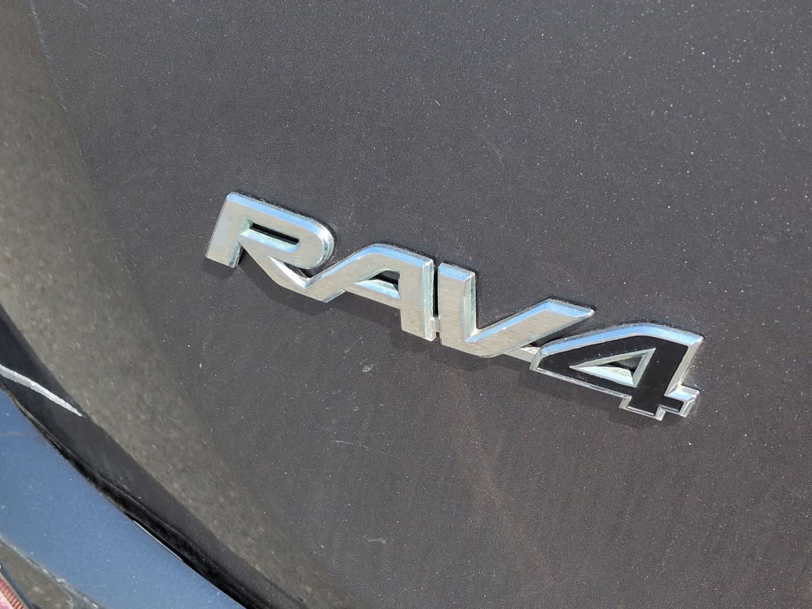 Thumbnail: 2018 Toyota RAV4 - 13