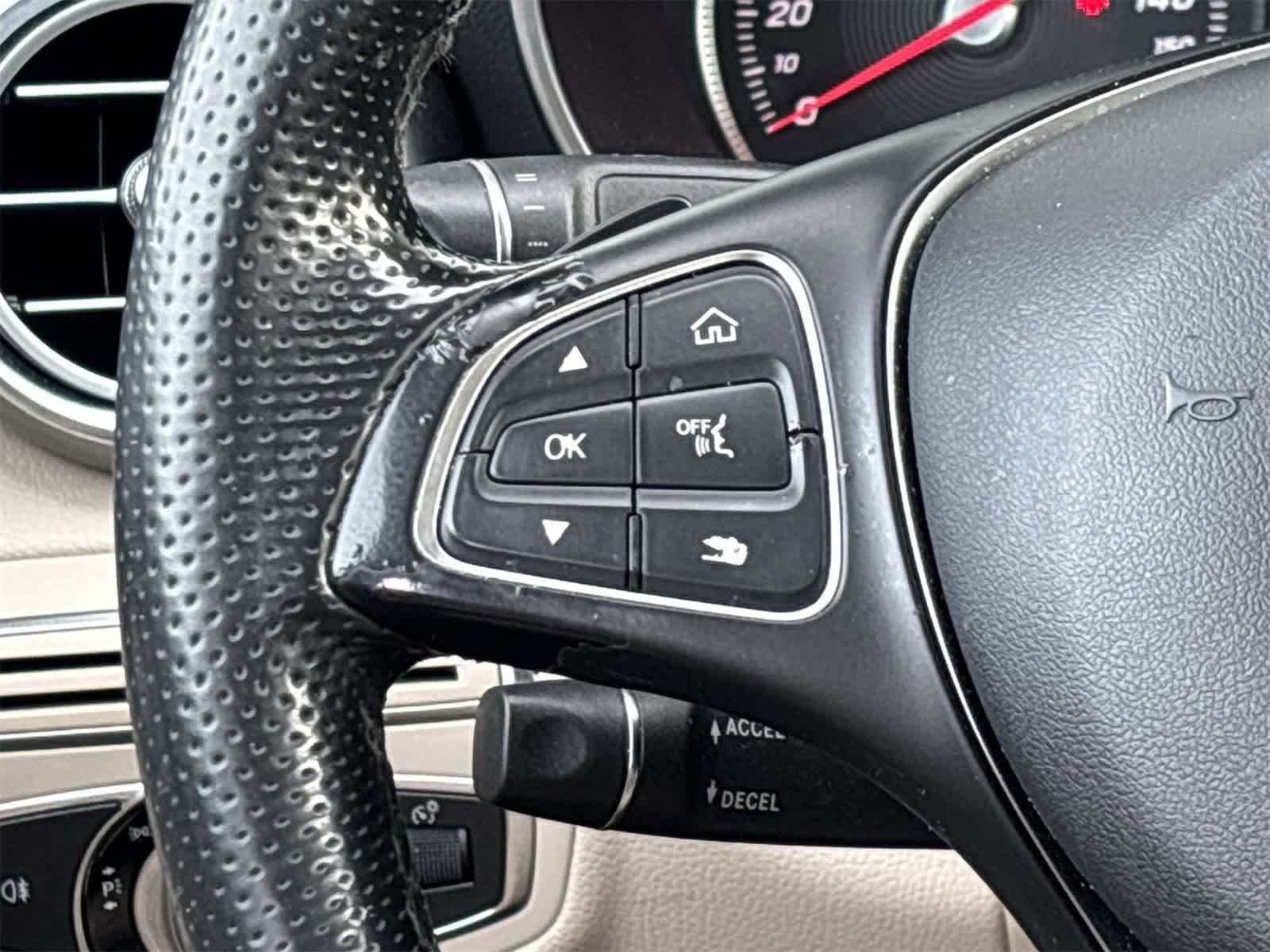 Thumbnail: 2016 Mercedes-Benz C-Class - 26