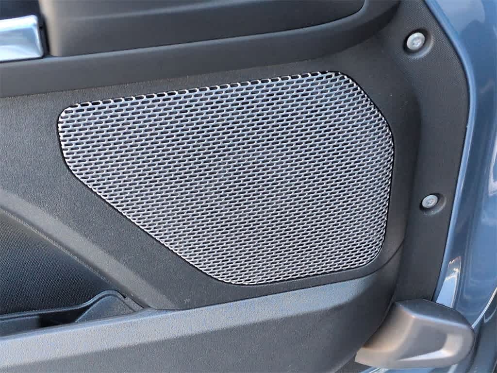 Thumbnail: 2020 Land Rover Defender - 32