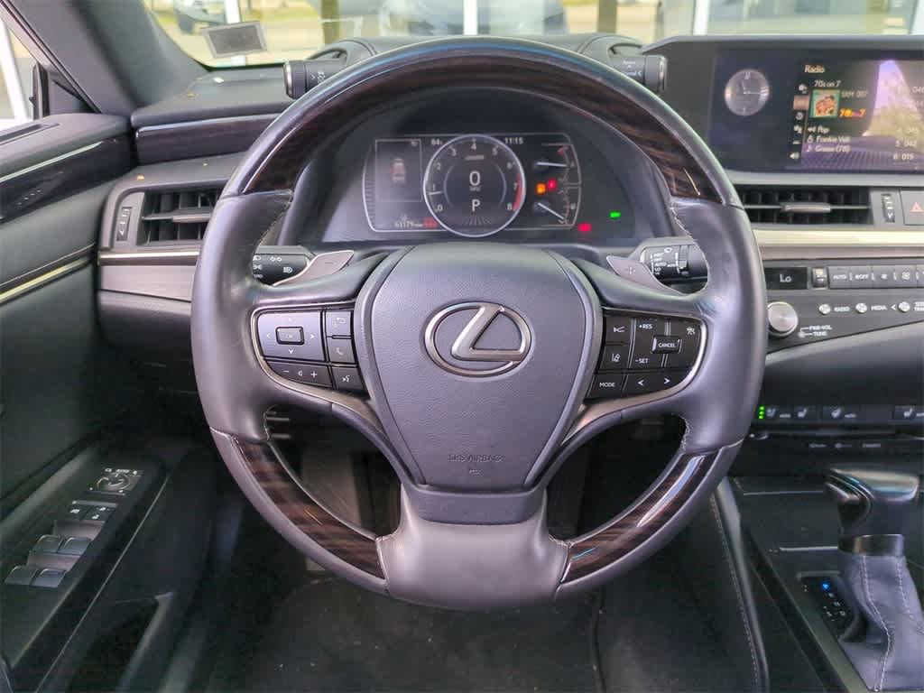 Thumbnail: 2021 Lexus ES - 25