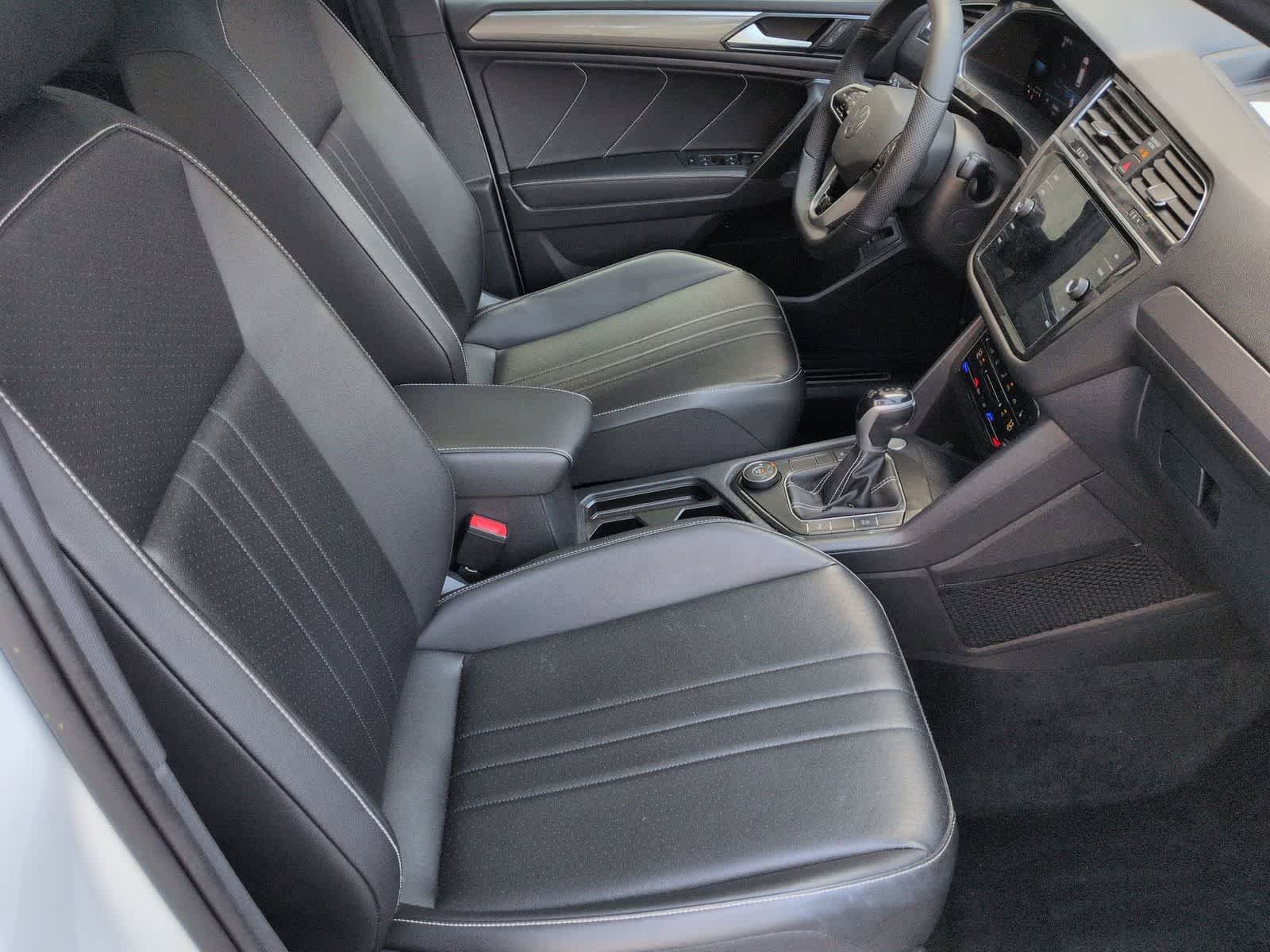 Thumbnail: 2022 Volkswagen Tiguan - 24