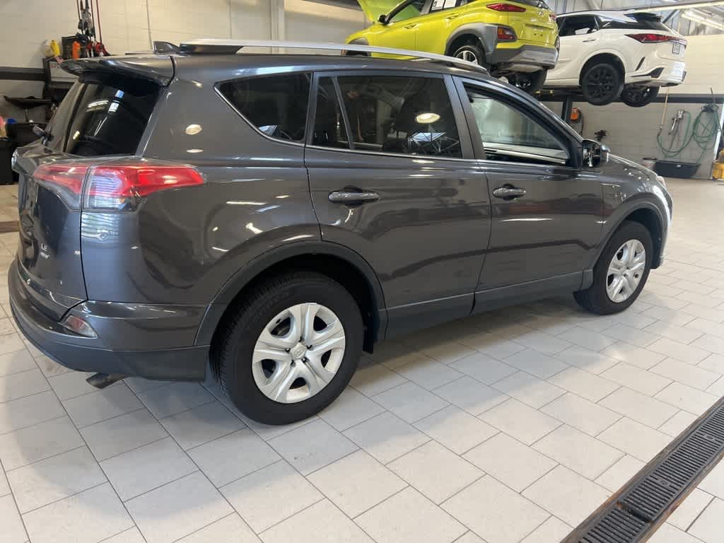 Thumbnail: 2016 Toyota RAV4 - 3