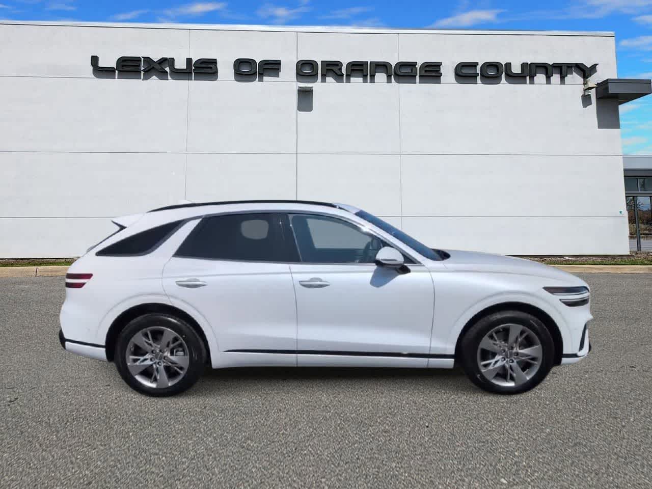 Thumbnail: 2022 Genesis GV70 - 9