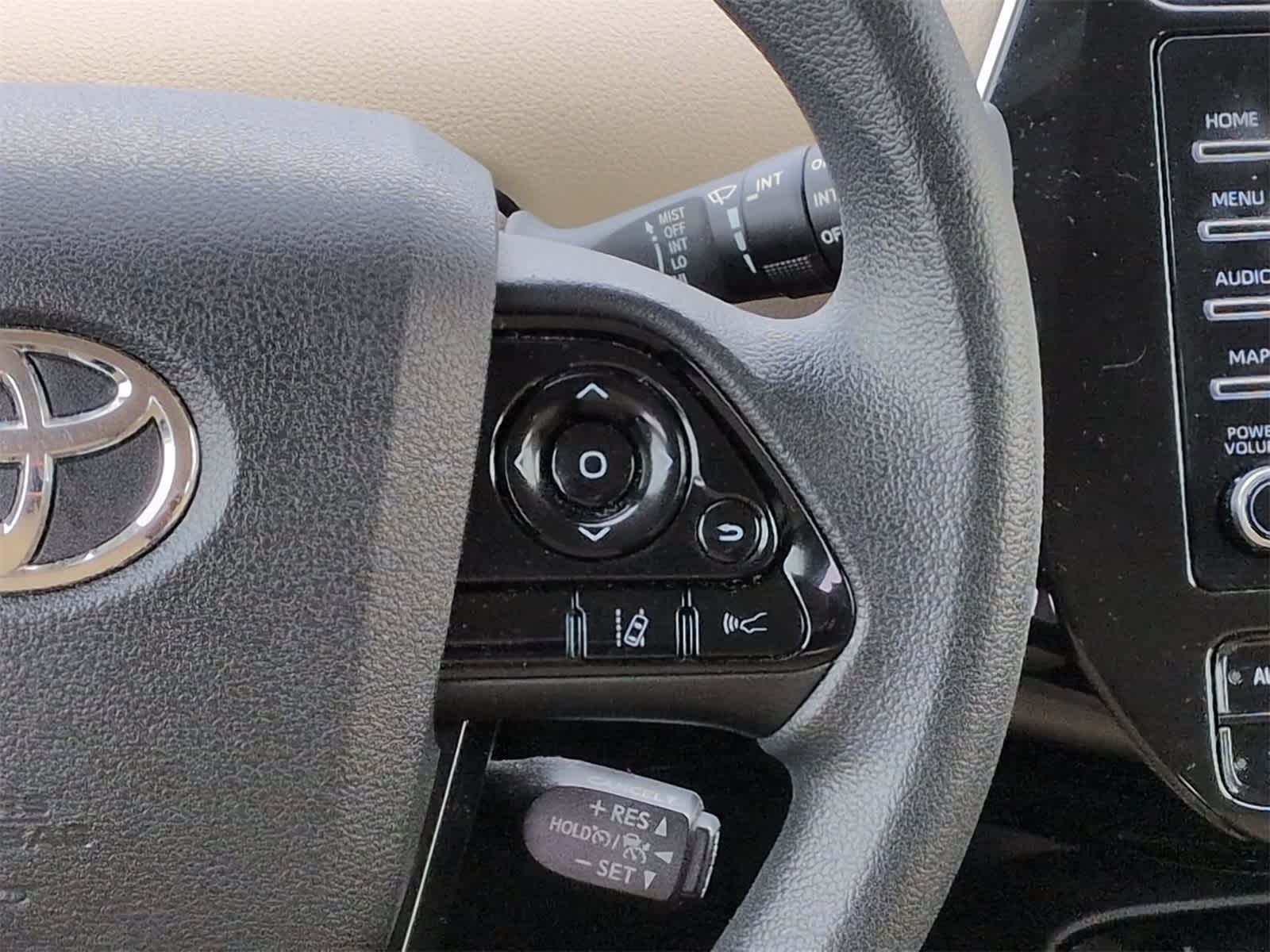 Thumbnail: 2022 Toyota Prius - 24