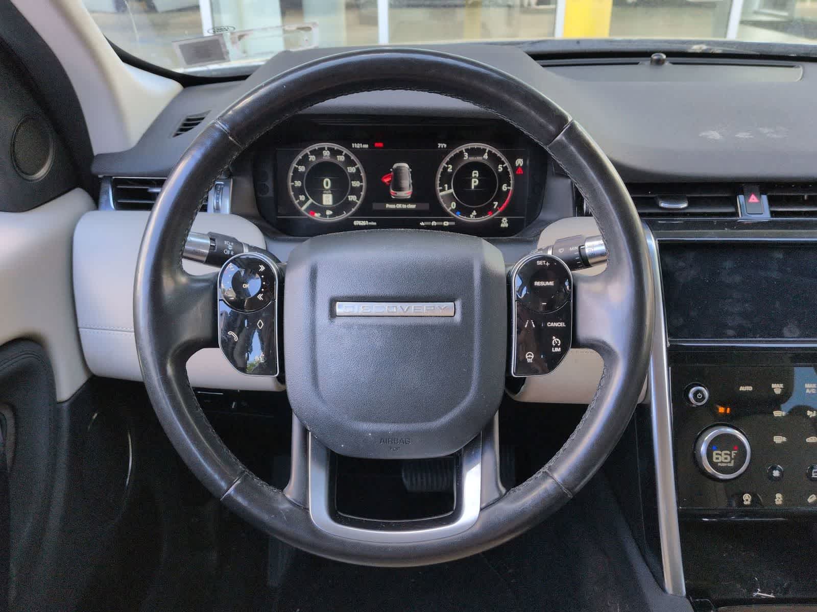 Thumbnail: 2020 Land Rover Discovery Sport - 24