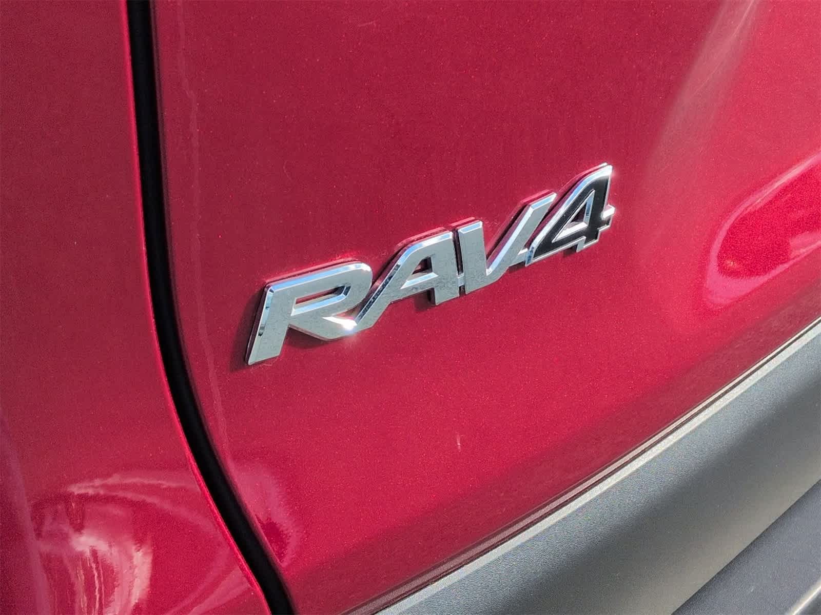 Thumbnail: 2022 Toyota RAV4 - 13
