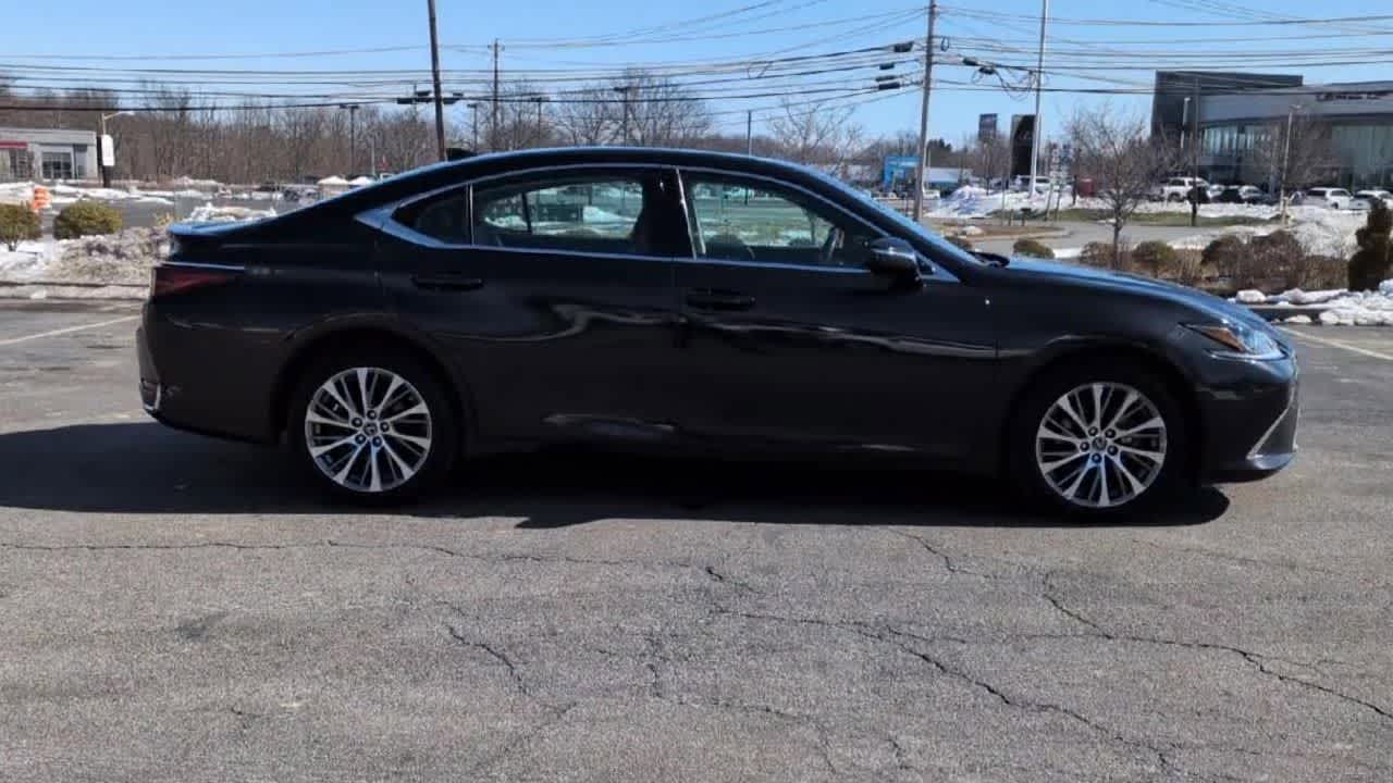 Thumbnail: 2021 Lexus ES - 9