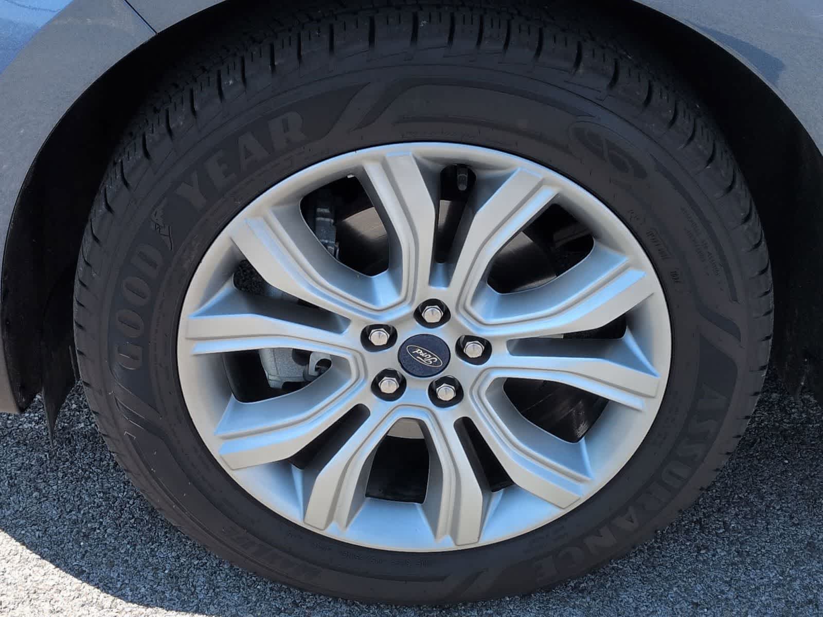 Thumbnail: 2019 Ford Edge - 14