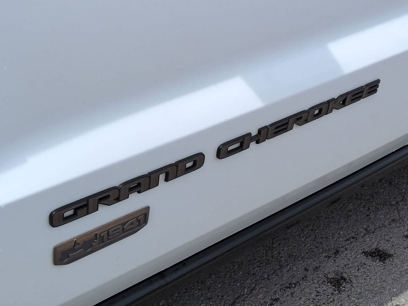 Thumbnail: 2016 Jeep Grand Cherokee - 13
