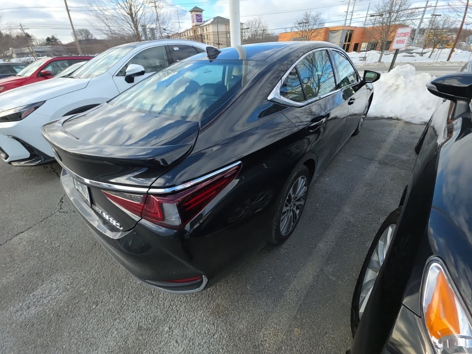 Thumbnail: 2021 Lexus ES - 9