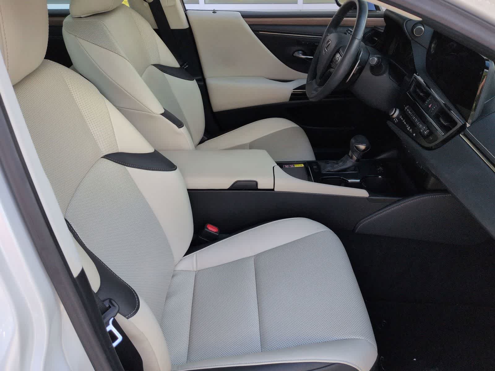 Thumbnail: 2023 Lexus ES - 24