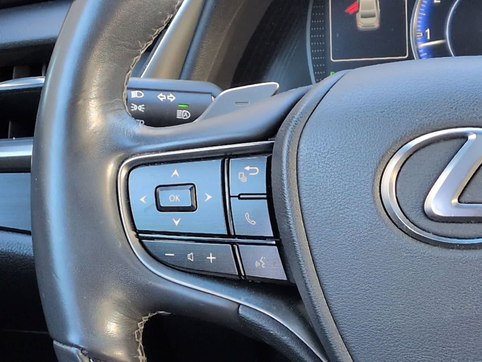 Thumbnail: 2021 Lexus ES - 26