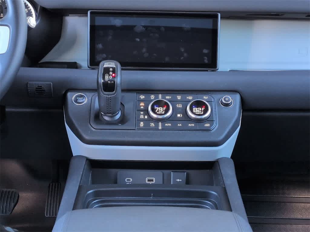 Thumbnail: 2020 Land Rover Defender - 29