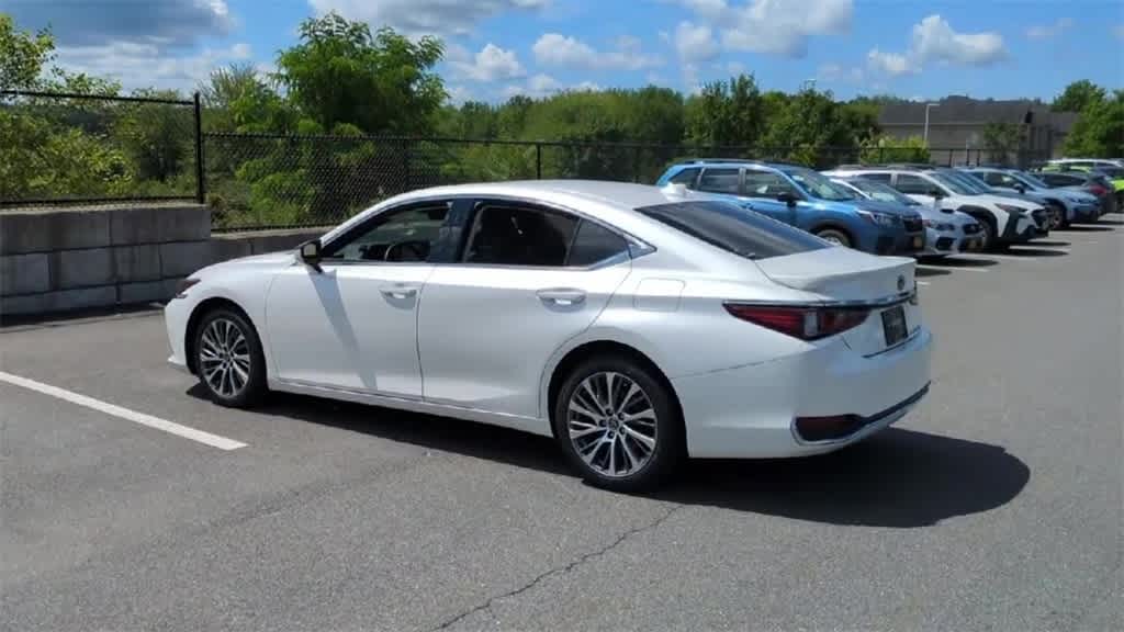 Thumbnail: 2021 Lexus ES - 6