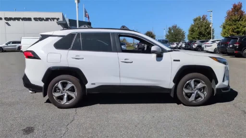 Thumbnail: 2022 Toyota RAV4 - 9