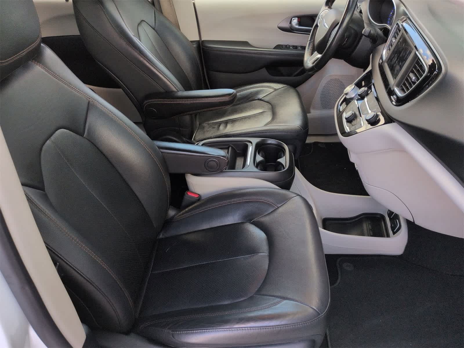 Thumbnail: 2020 Chrysler Pacifica - 22