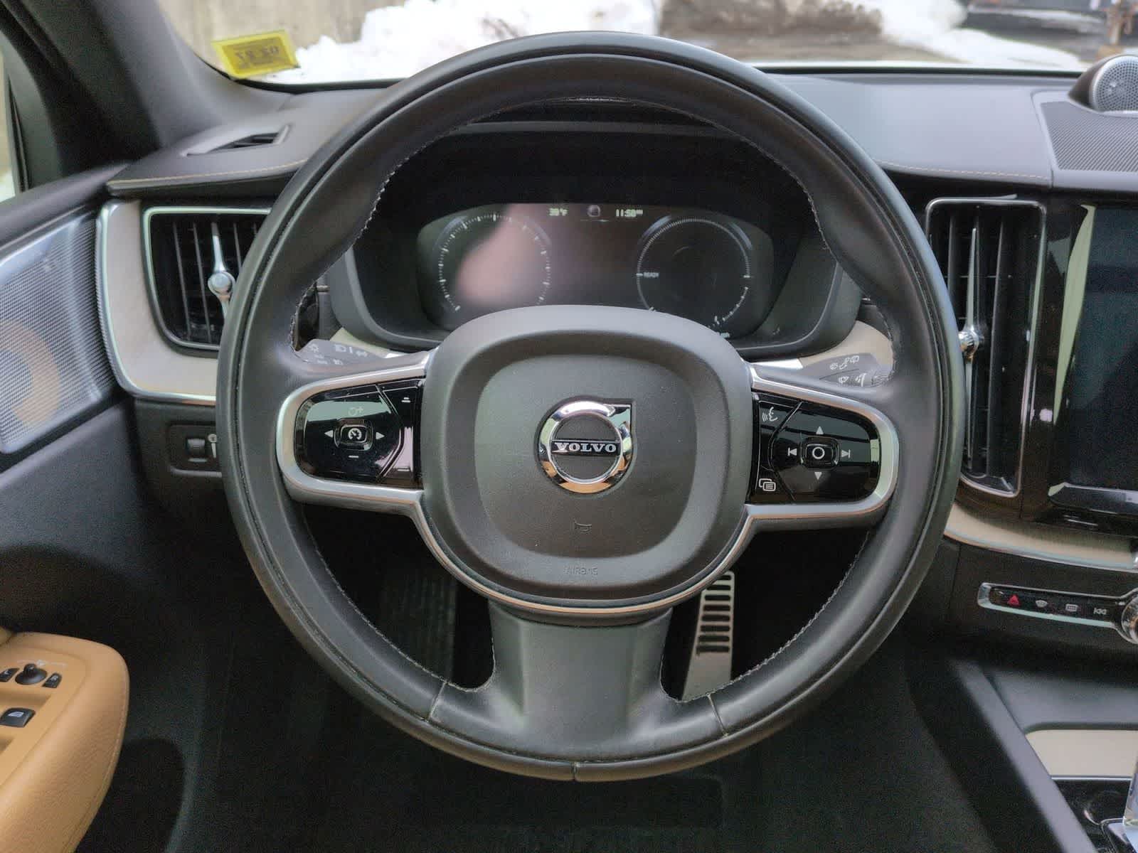 Thumbnail: 2018 Volvo XC60 - 25