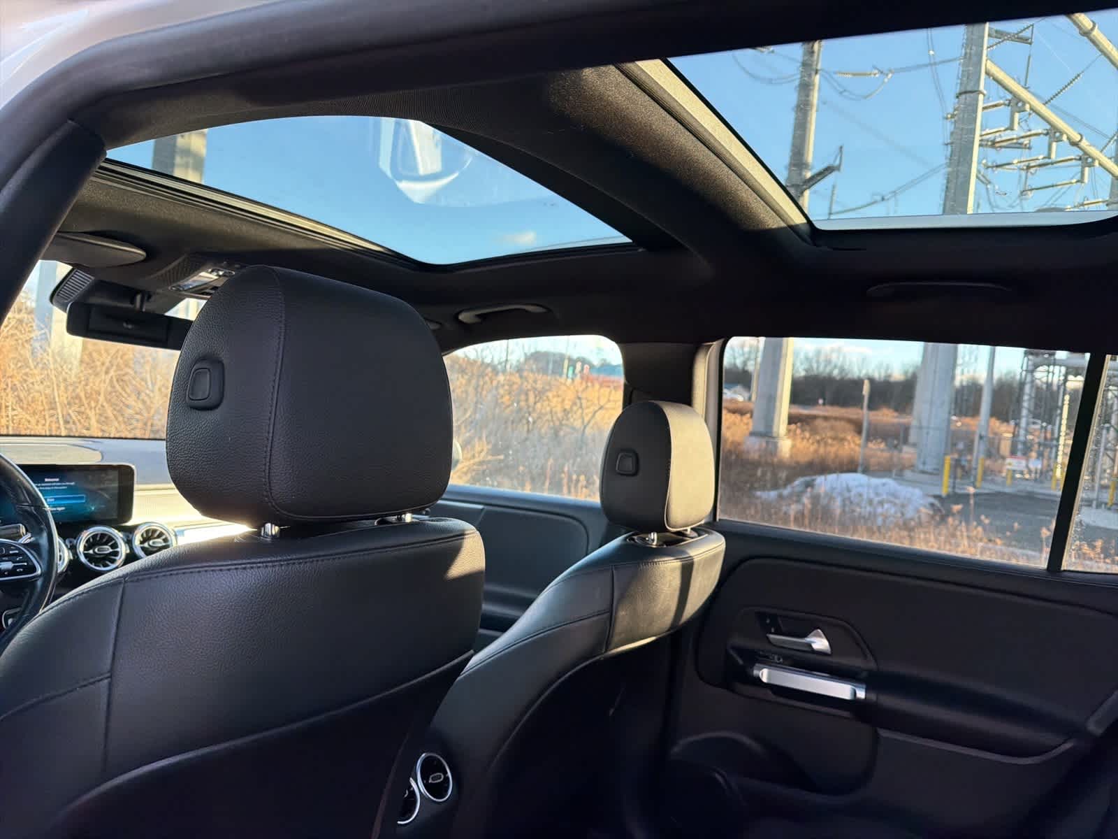 Thumbnail: 2022 Mercedes-Benz GLB - 15