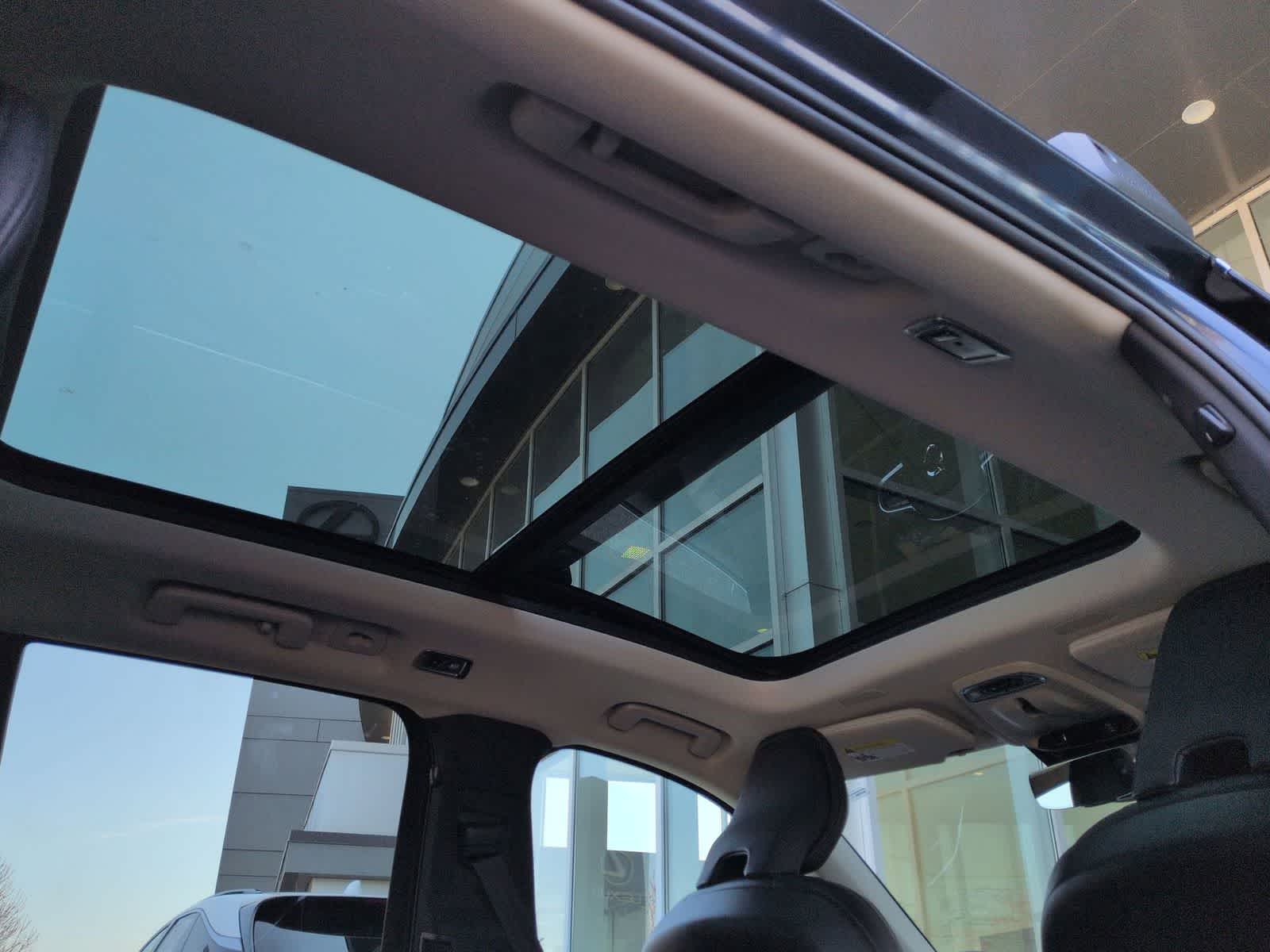 Thumbnail: 2022 Volvo XC90 - 23