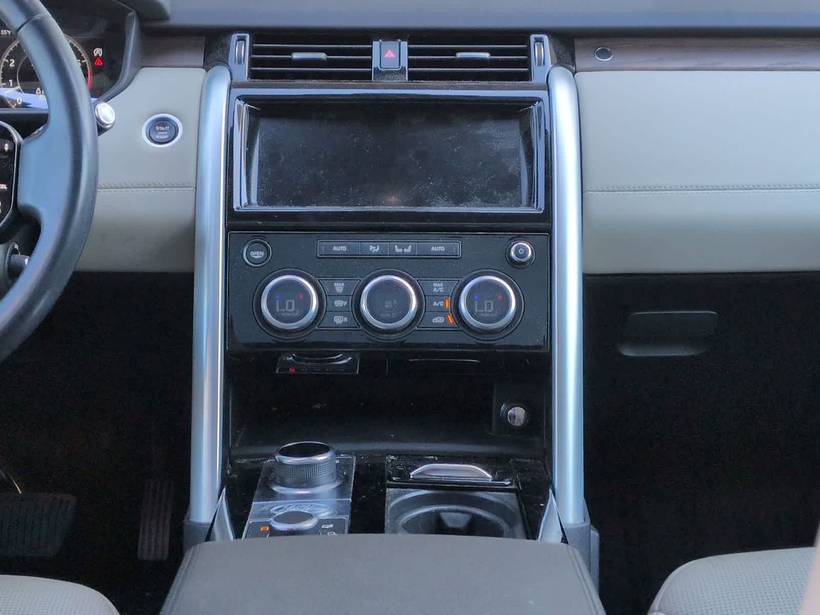 Thumbnail: 2020 Land Rover Discovery - 30