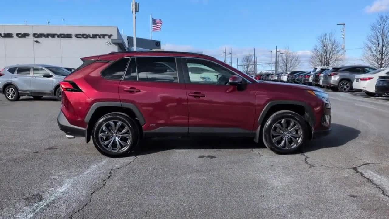 Thumbnail: 2022 Toyota RAV4 - 9