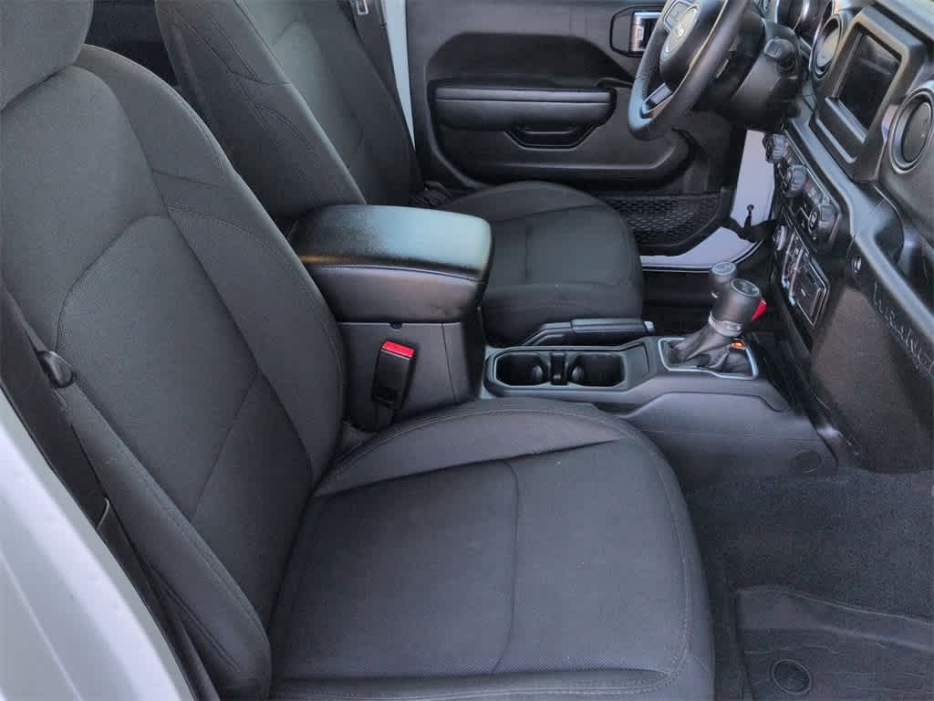 Thumbnail: 2022 Jeep Wrangler - 21