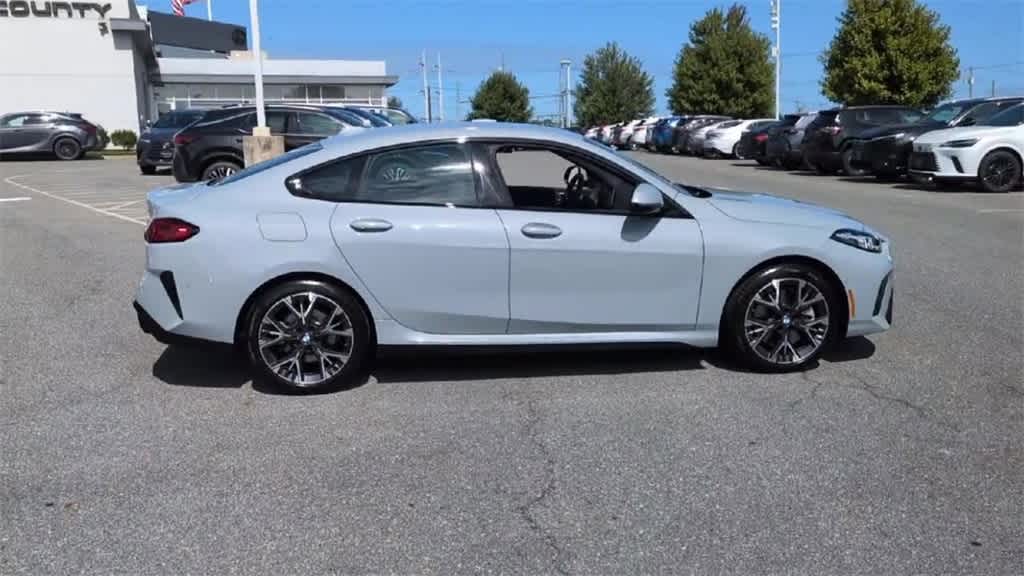 Thumbnail: 2025 BMW 2 Series - 9