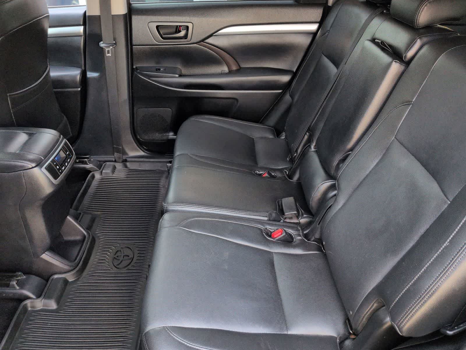 Thumbnail: 2019 Toyota Highlander - 20