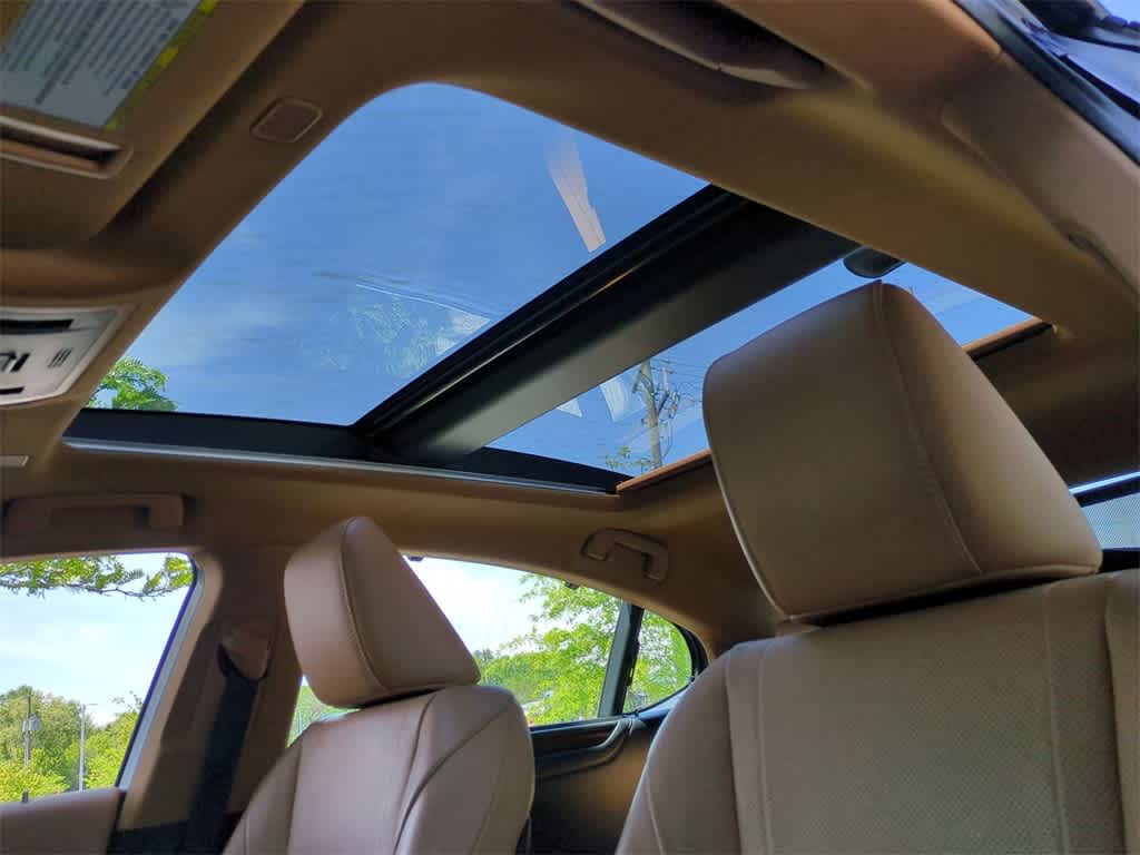 Thumbnail: 2022 Lexus ES - 20