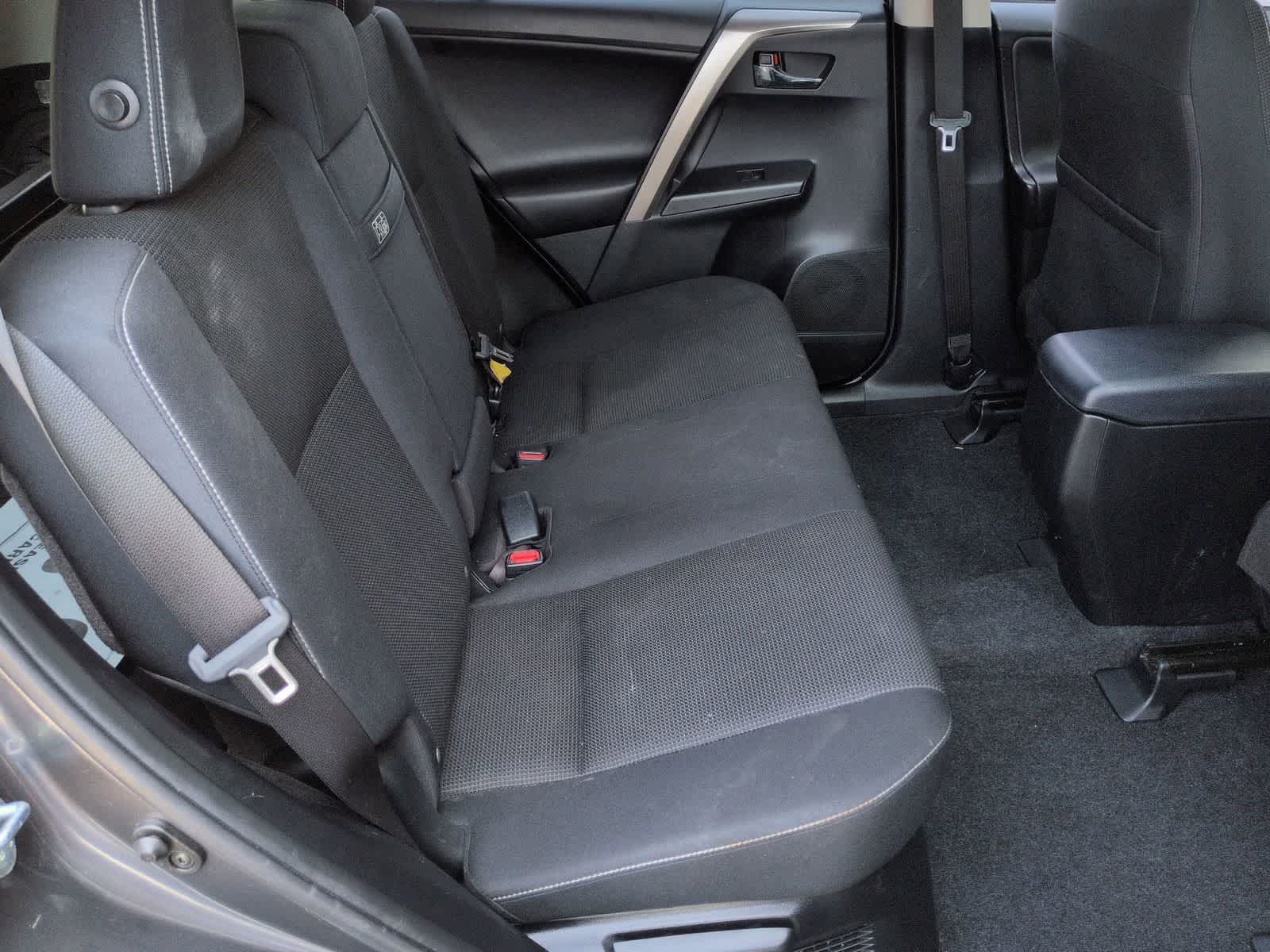 Thumbnail: 2018 Toyota RAV4 - 21