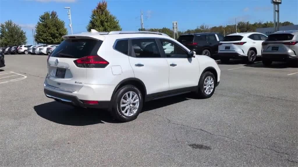 Thumbnail: 2017 Nissan Rogue - 8