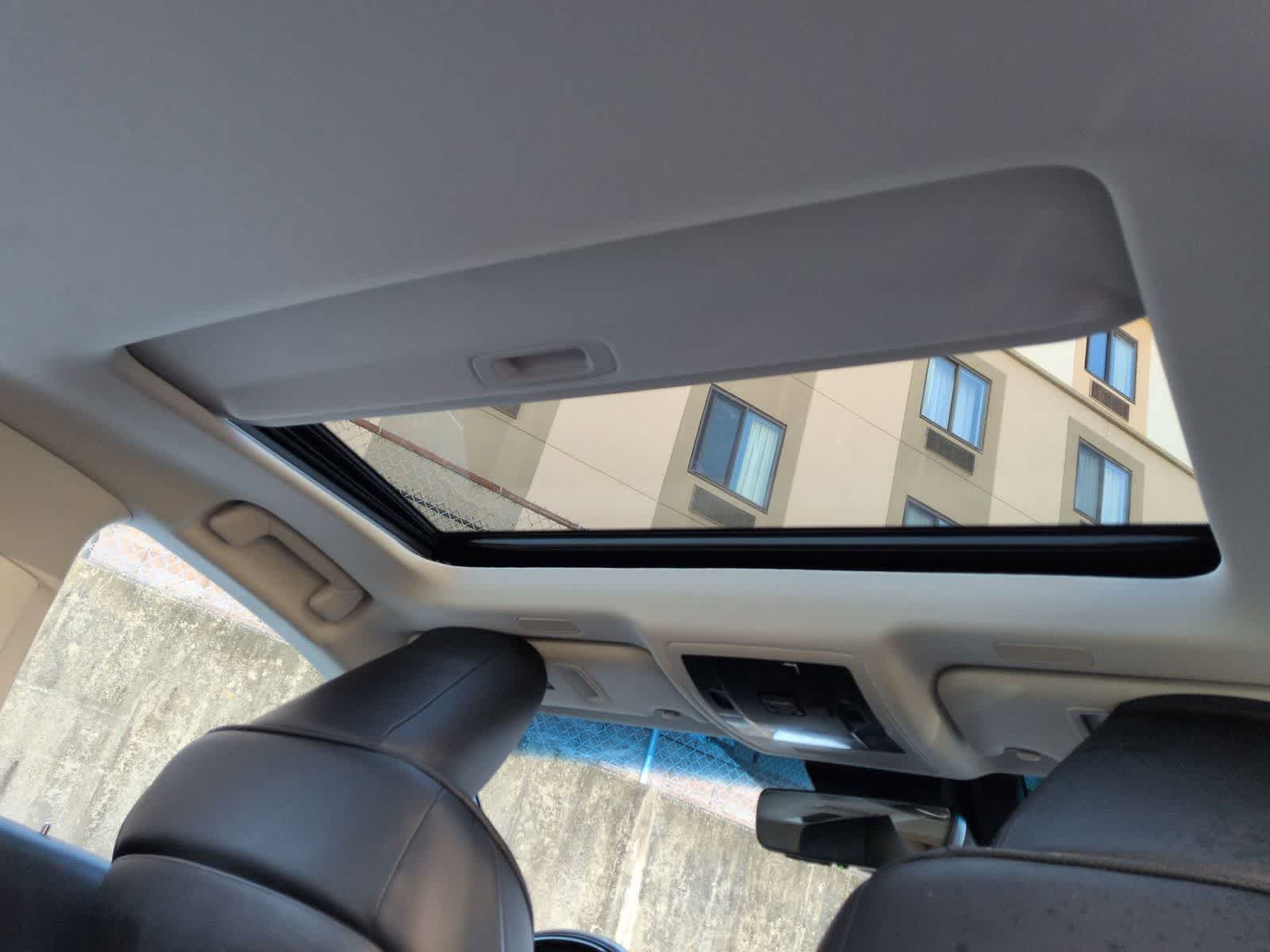 Thumbnail: 2021 Lexus ES - 23