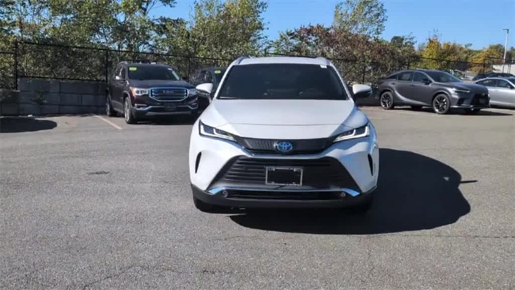 2024 Toyota Venza XLE photo 3