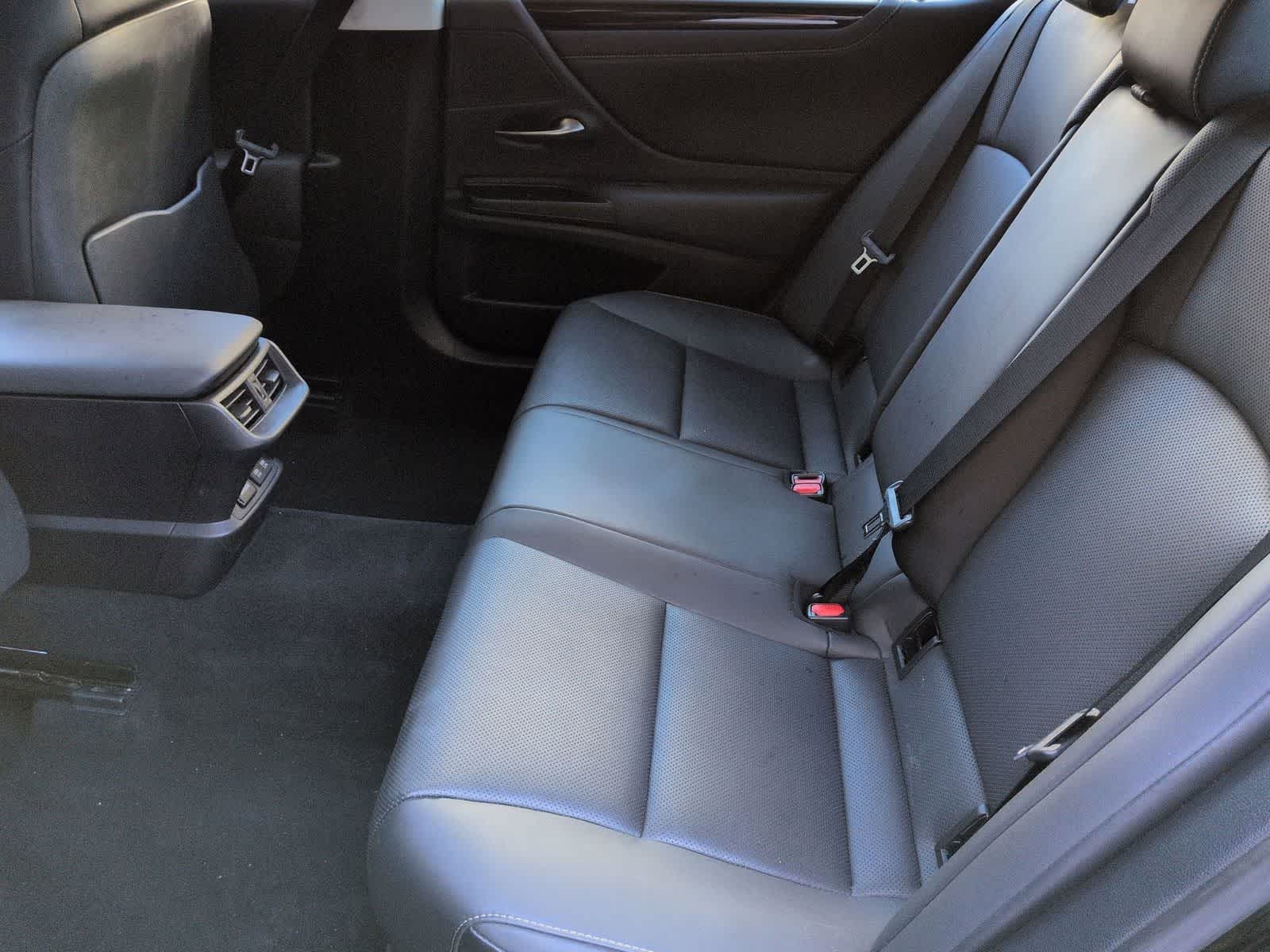 Thumbnail: 2021 Lexus ES - 21