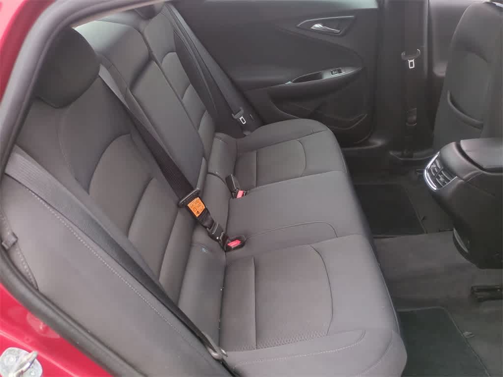 Thumbnail: 2016 Chevrolet Malibu - 21