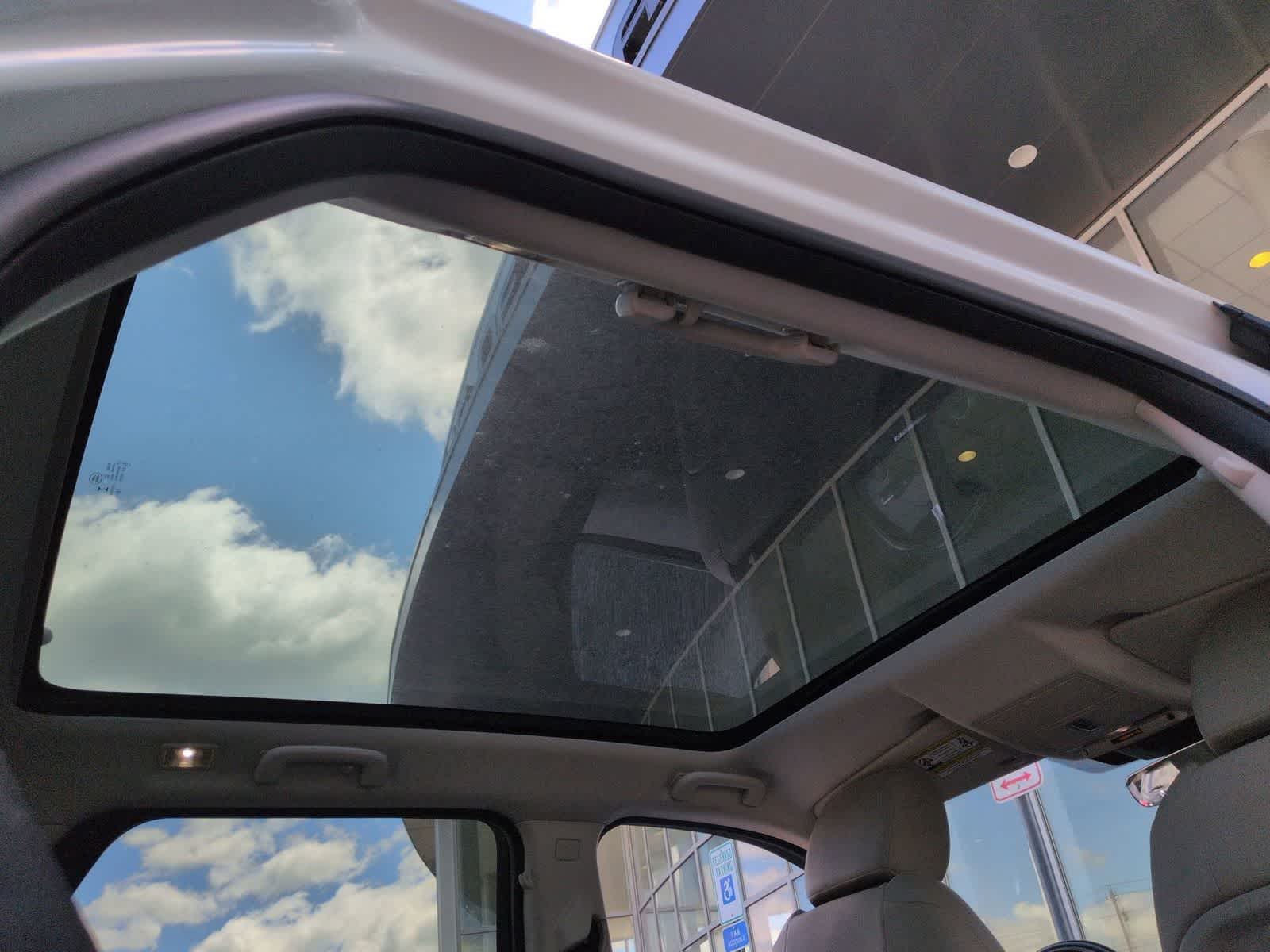 Thumbnail: 2020 Land Rover Discovery Sport - 22