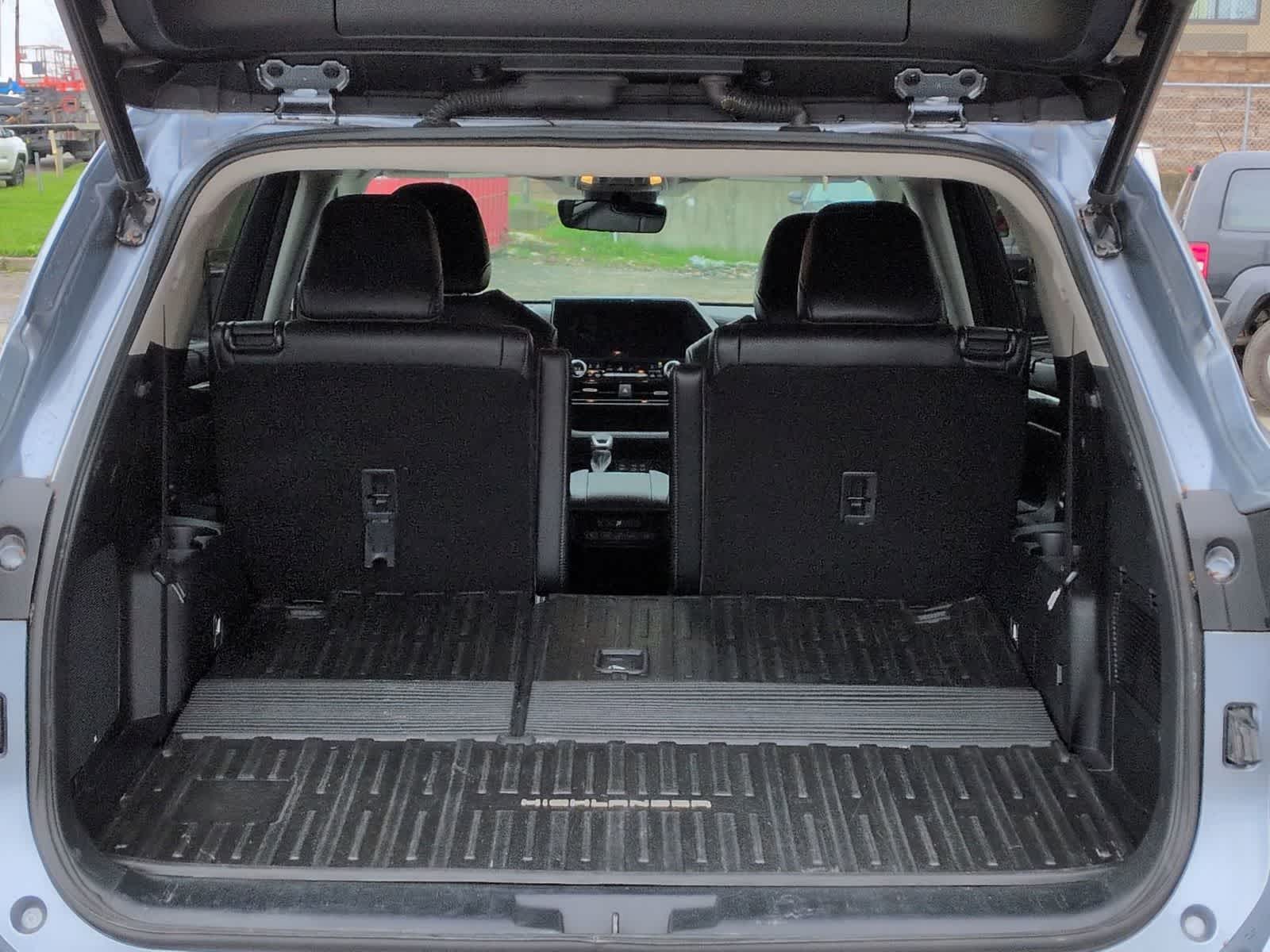 Thumbnail: 2023 Toyota Highlander - 36