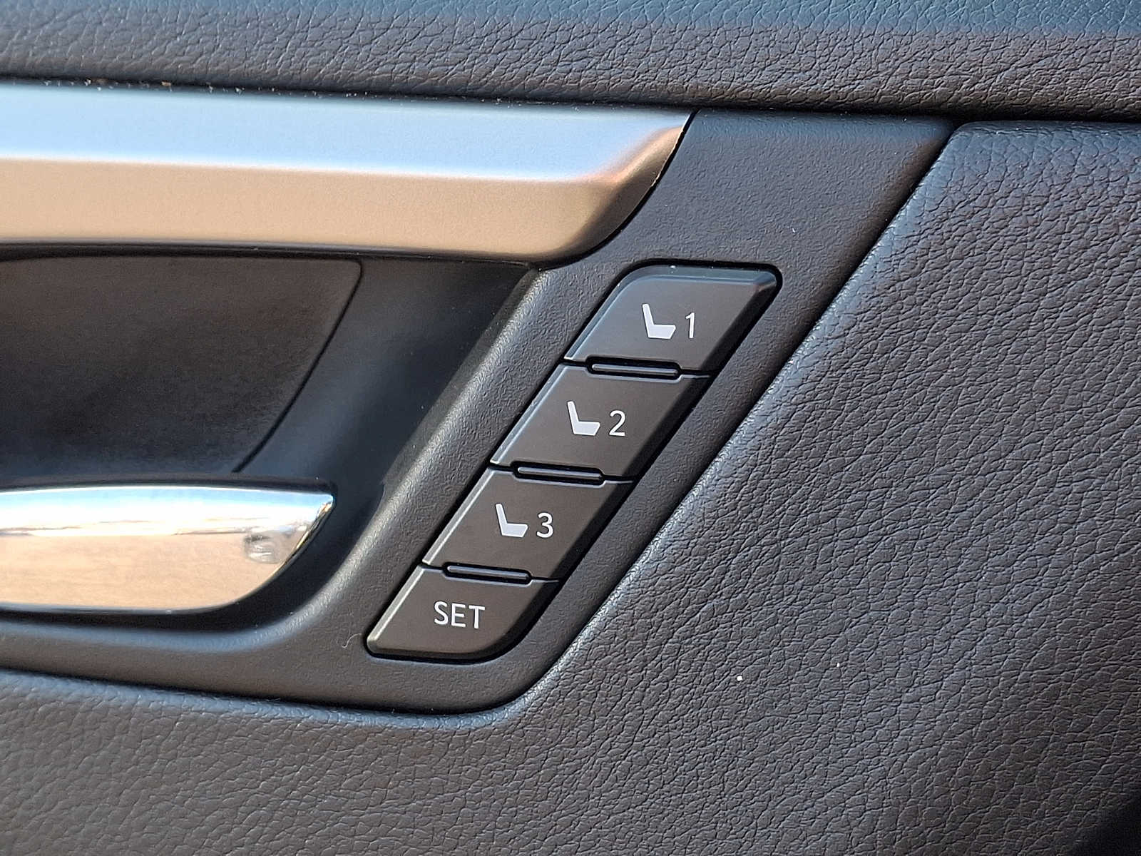 Thumbnail: 2020 Lexus RX - 24