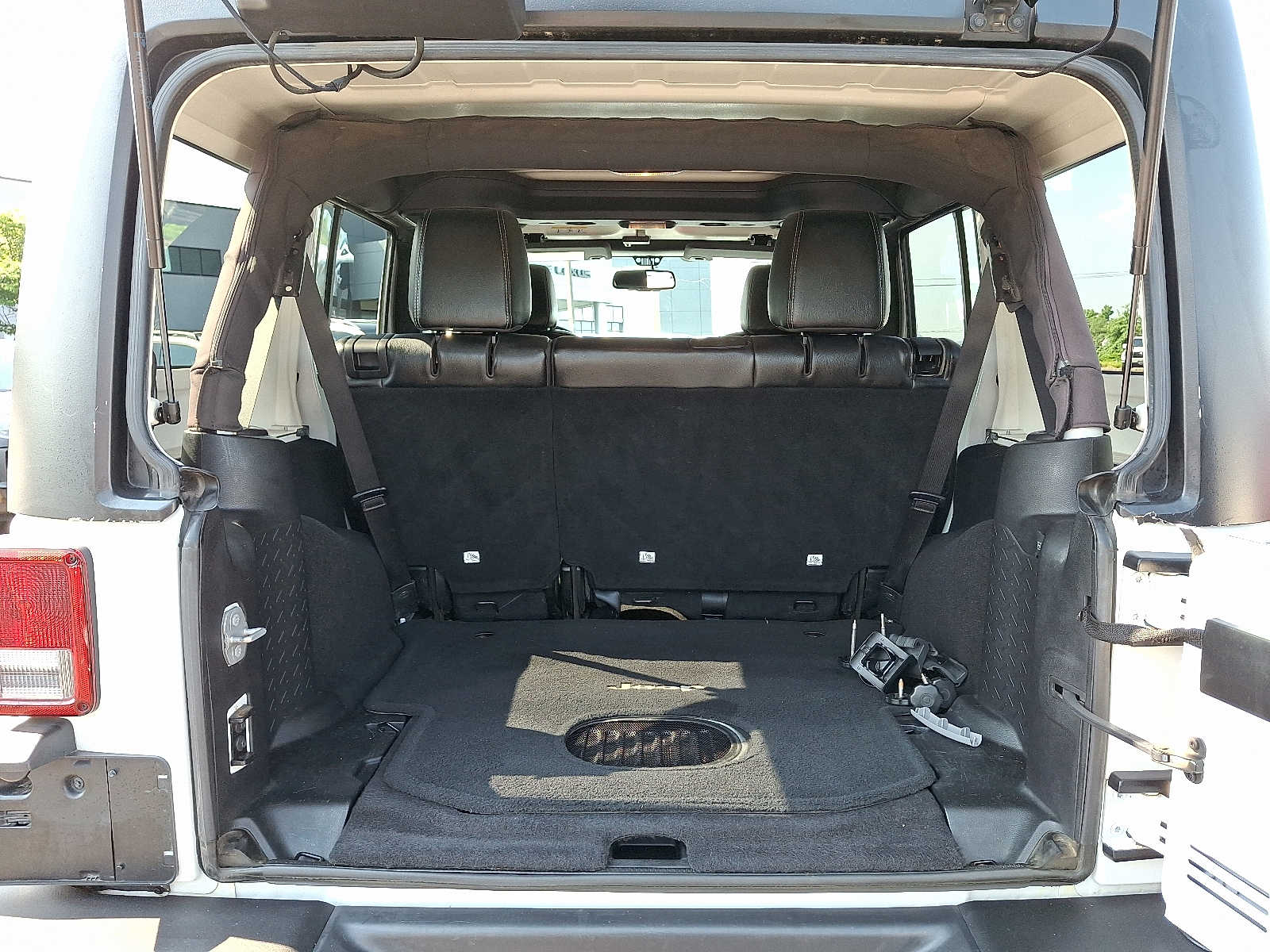 Thumbnail: 2016 Jeep Wrangler - 27