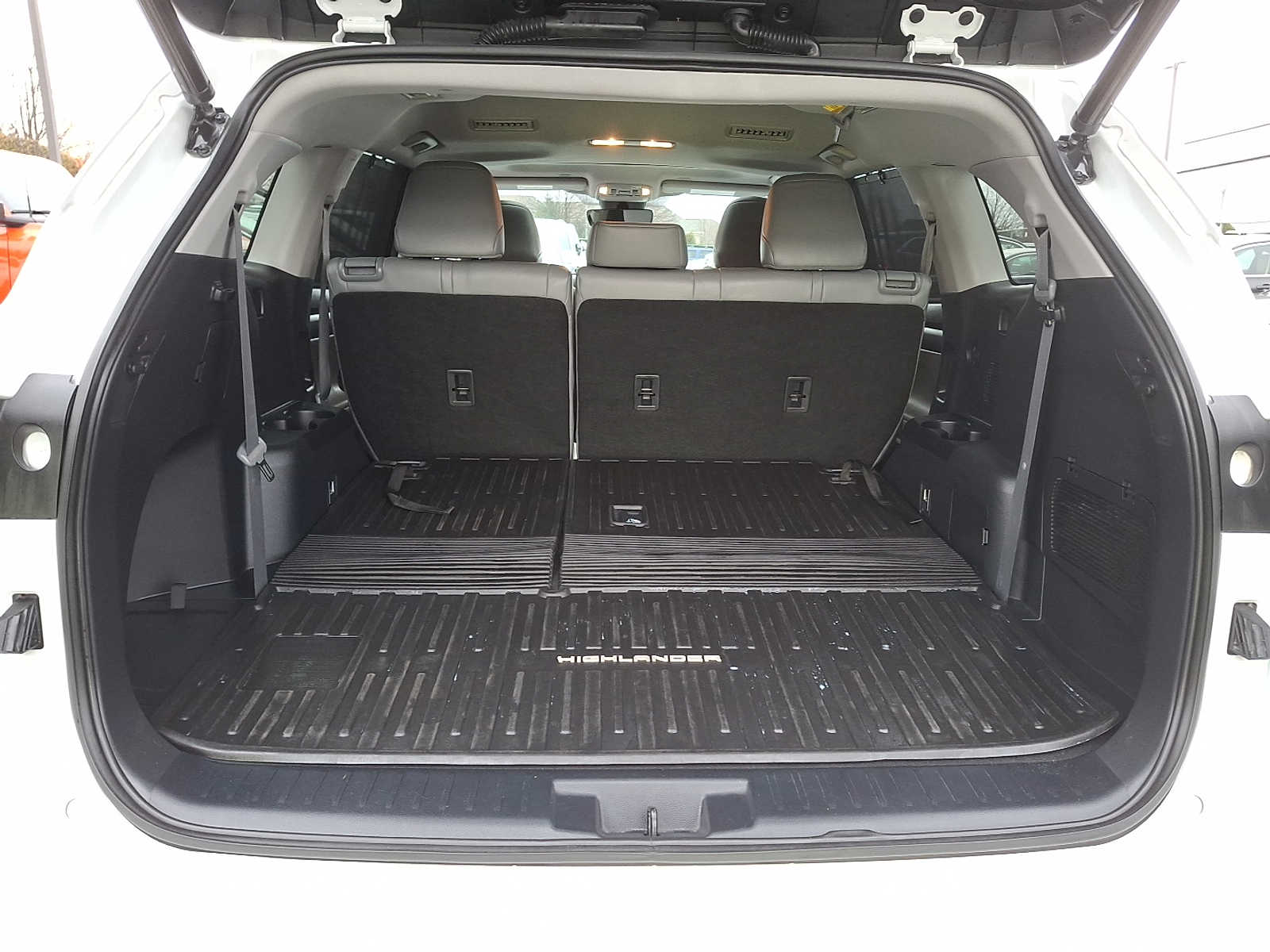 Thumbnail: 2023 Toyota Highlander - 26