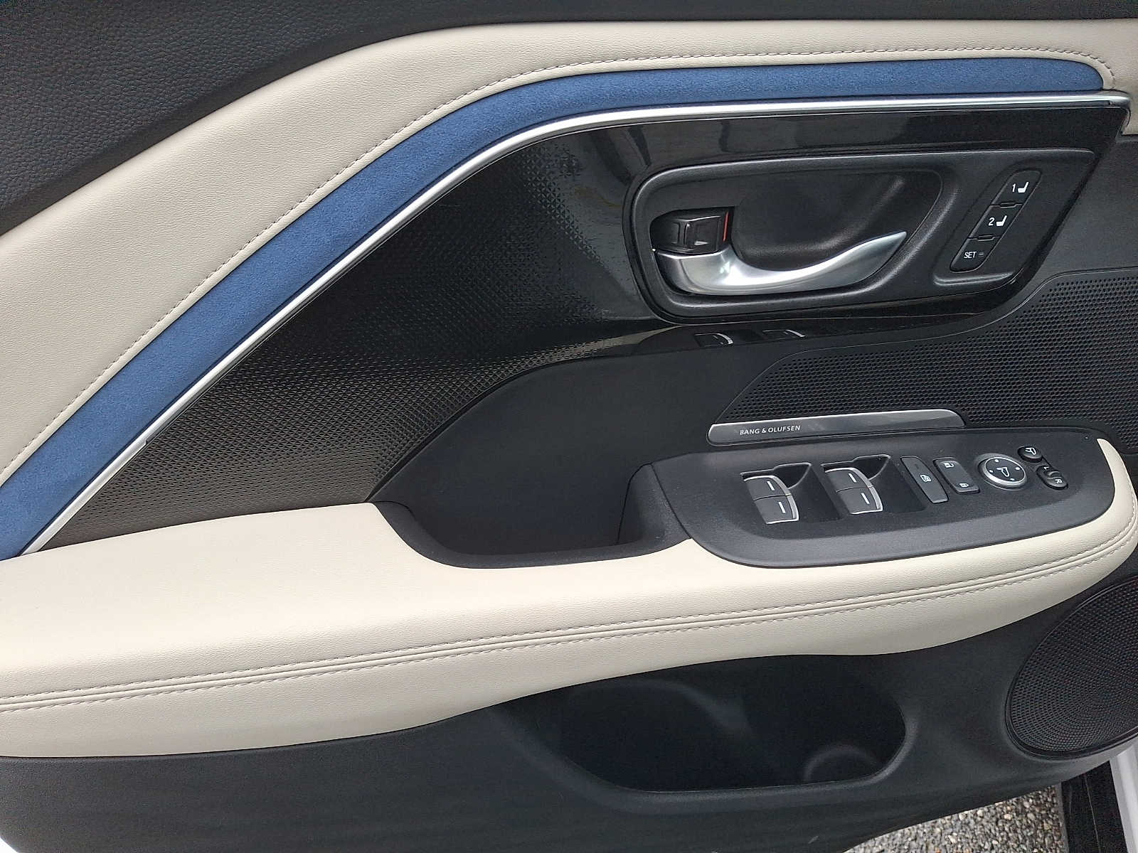 Thumbnail: 2025 Acura ADX - 9