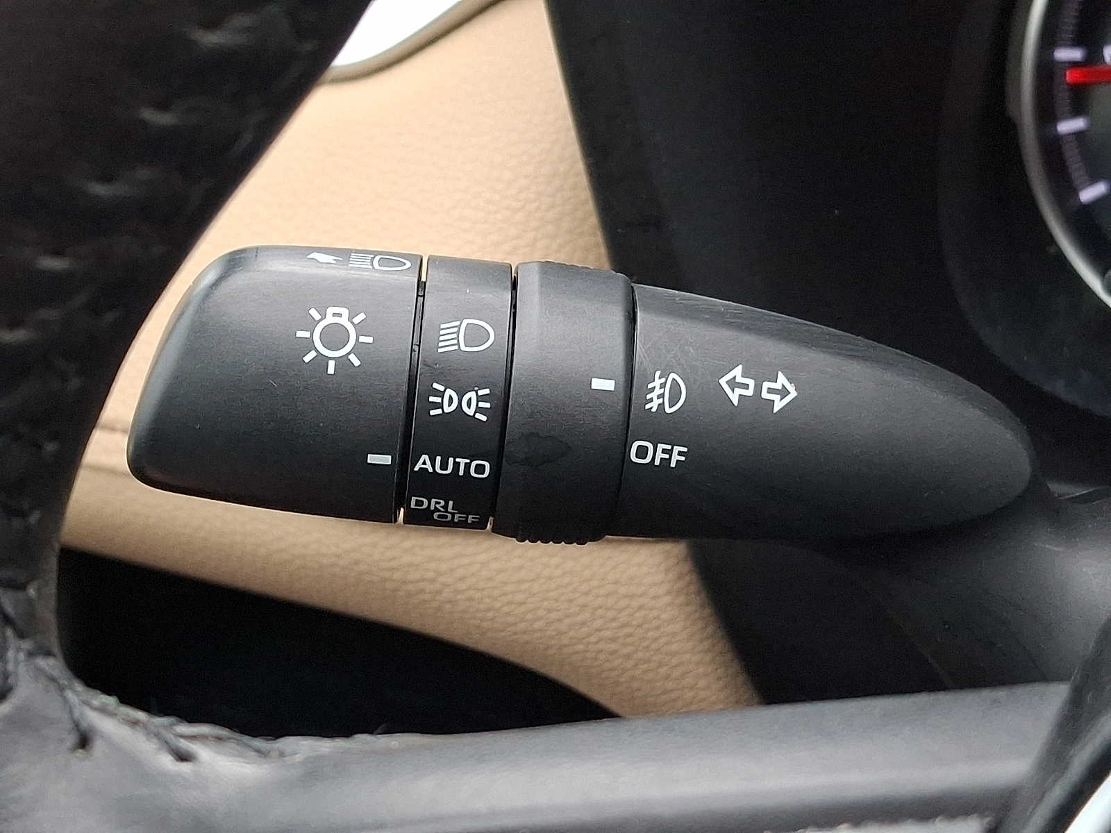 Thumbnail: 2019 Toyota RAV4 - 21