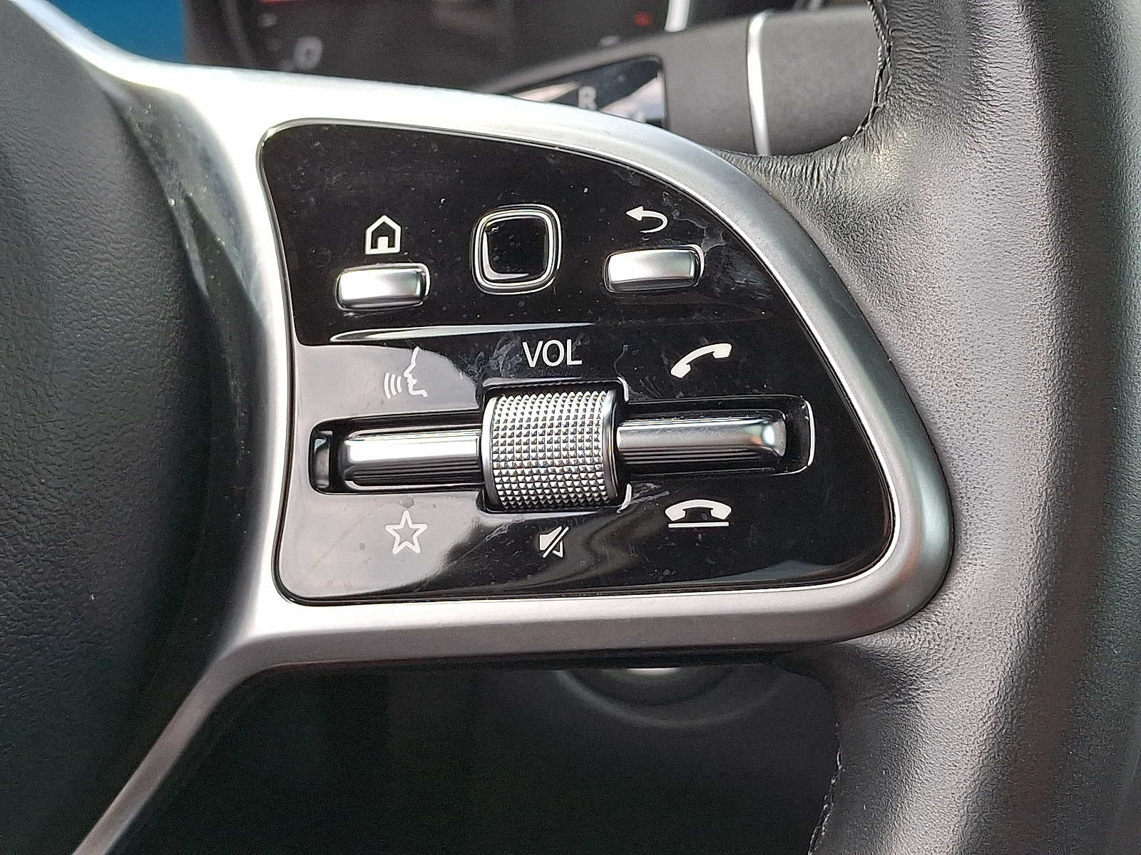 Thumbnail: 2022 Mercedes-Benz GLC - 18