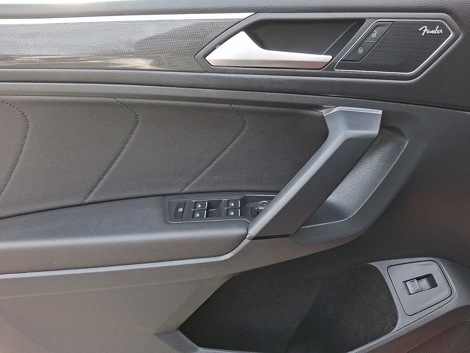 Thumbnail: 2019 Volkswagen Tiguan - 10