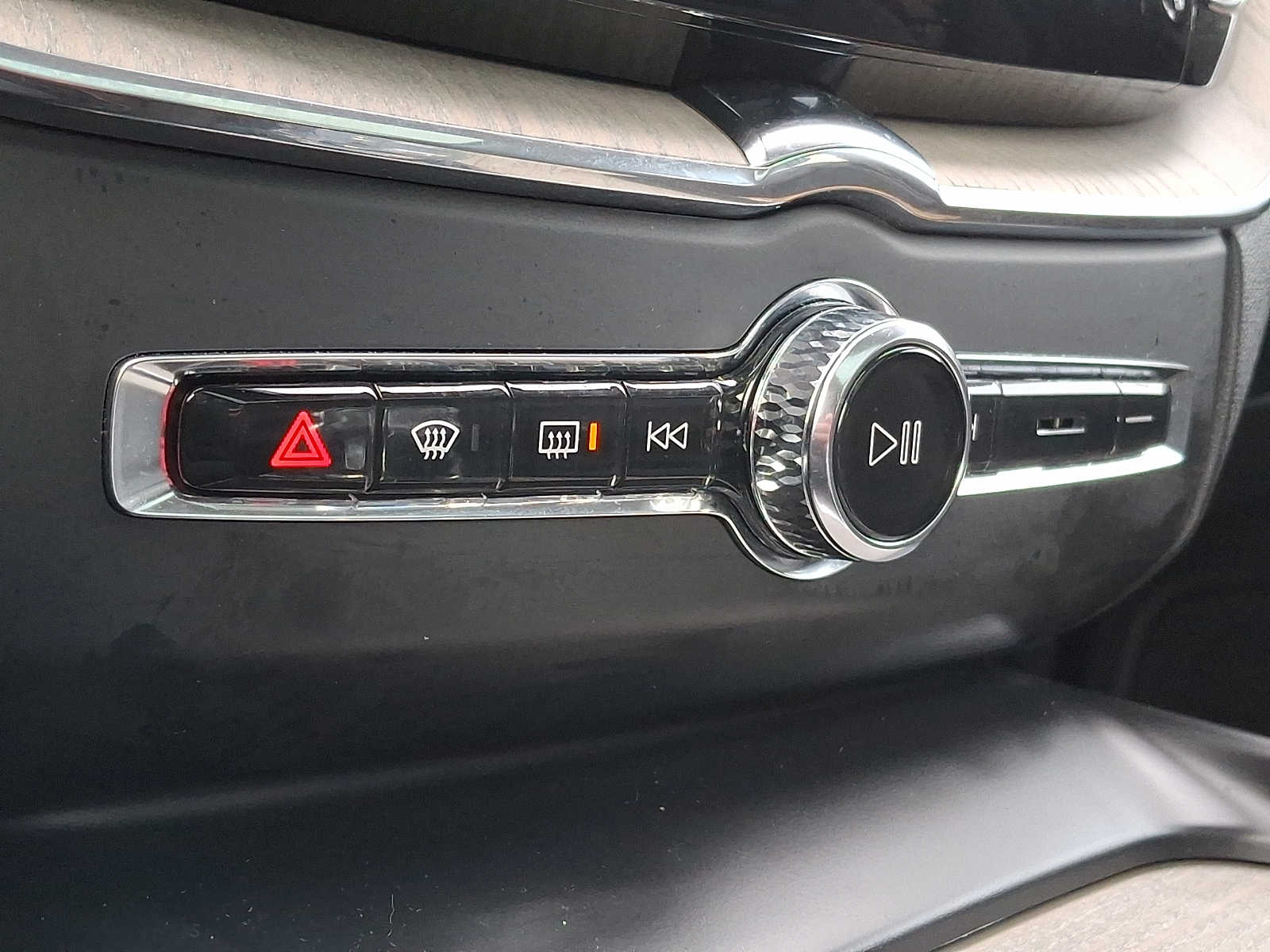 Thumbnail: 2022 Volvo XC60 - 13