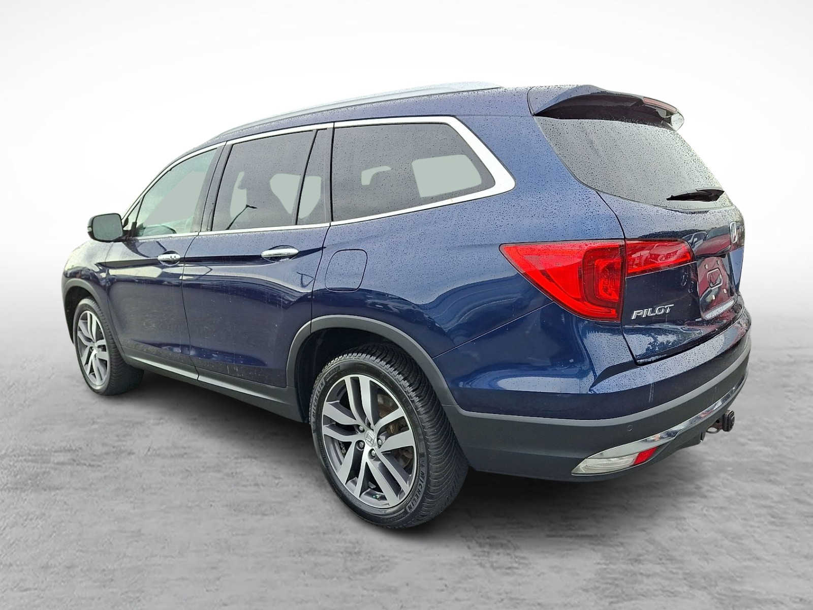 Thumbnail: 2017 Honda Pilot - 4